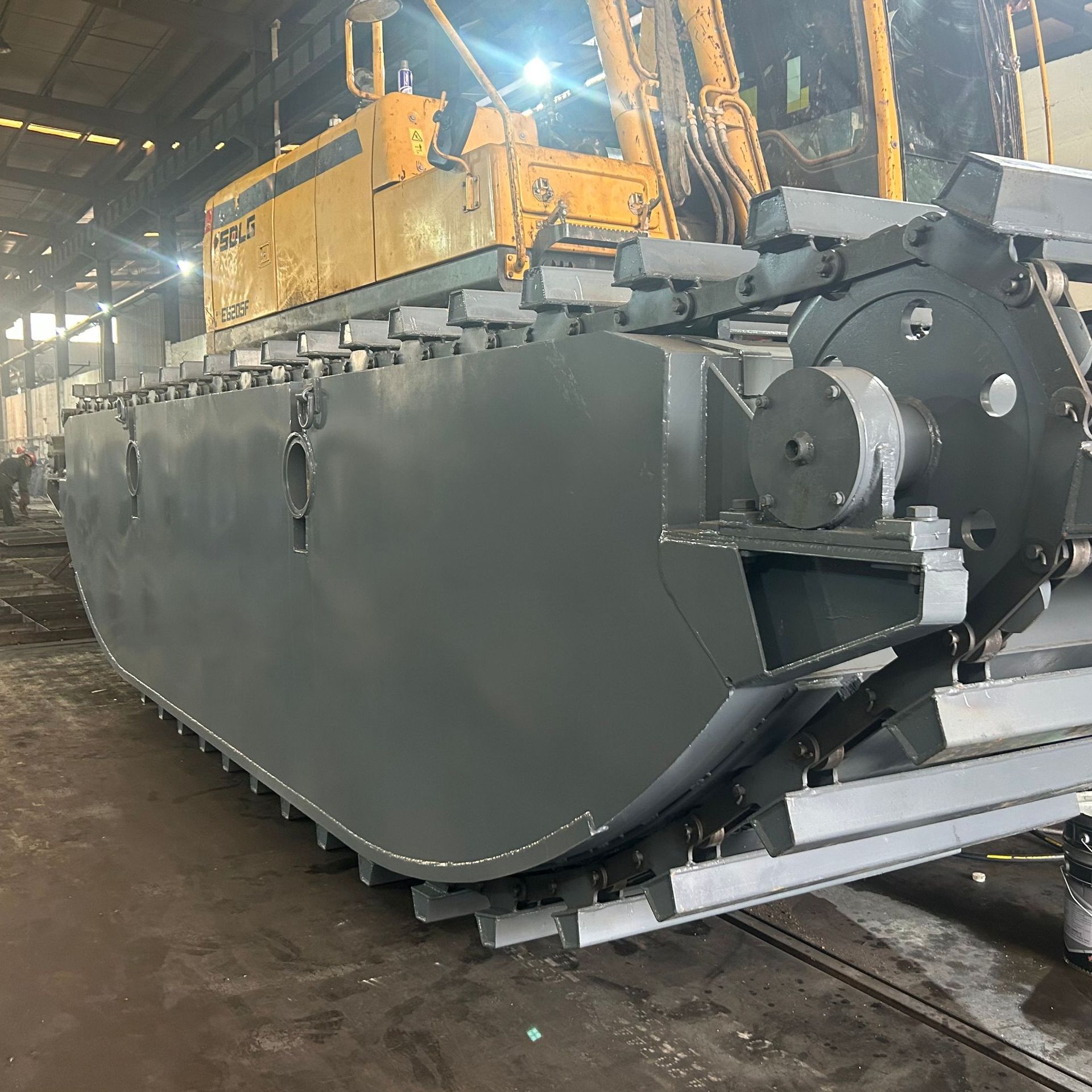 湿地作业水陆两用挖掘机浮箱底盘