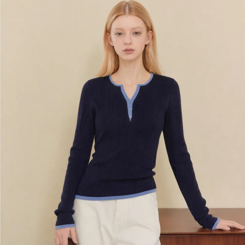 Simple color-block design, double V-neck, slim-fit knit sweater for women, featuring vertical ribbed texture, stretchy merino wool, and a faux two-piece look, new autumn style Simple color-block design, double V-neck, slim-fit knit sweater for women, featuring vertical ribbed texture, stretchy merino wool, and a faux two-piece look, new autumn style
