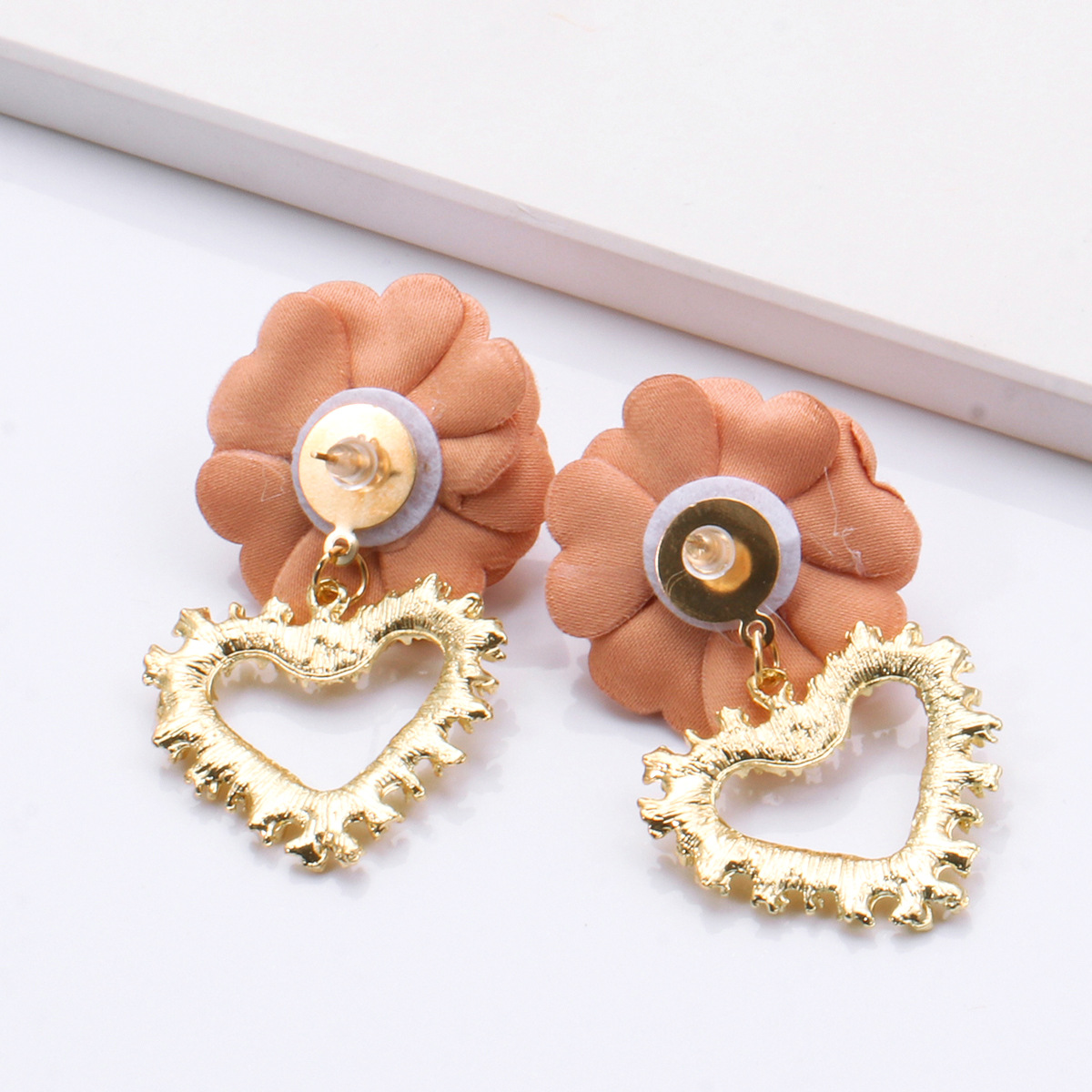 Fashion Heart-shaped Flower Alloy Earrings Wholesale display picture 1