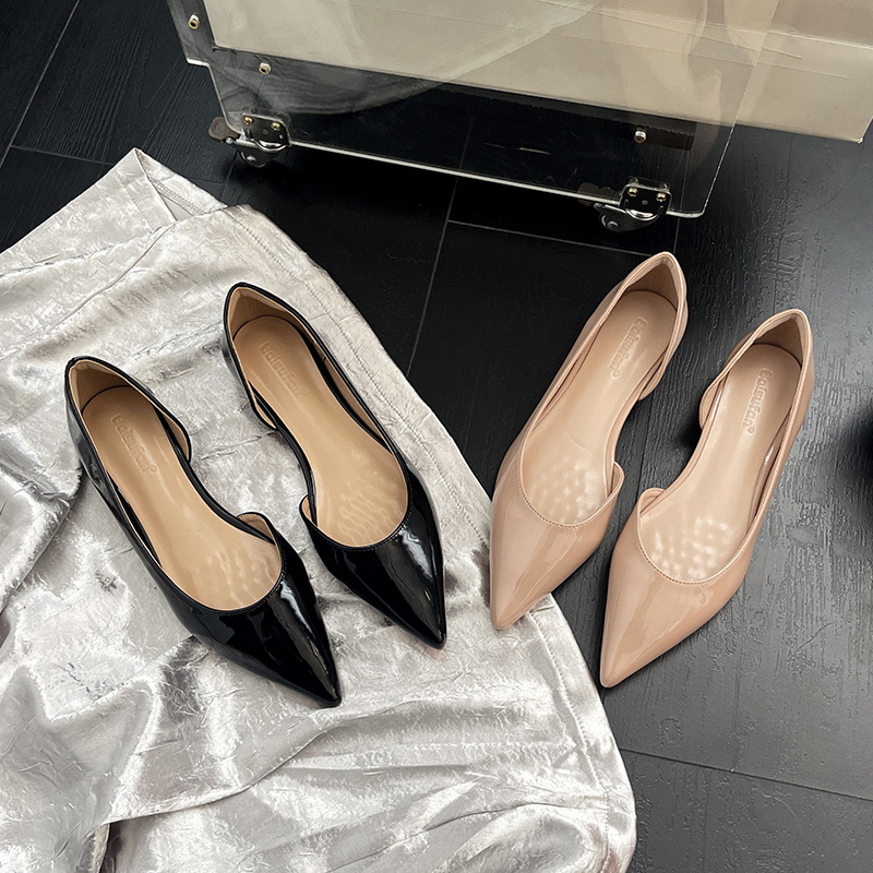 2026 New French-Style Nude Color Hidden Heel Red Sole Pointed Toe Flat Shoes for Women, Shallow Mouth Commuting Patent Leather Sandals
