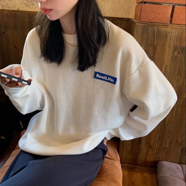 新型のパーカーの女性の長袖の純色の秋の薄いタイプの百合のワッフルの格の貼るのがゆったりしていて、やせているショートタイプのカップルの服の上着が見えます。|undefined
