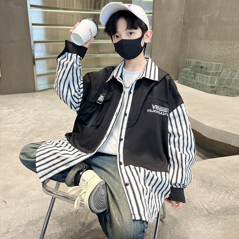 소년의 봄 편지 인쇄 가짜 투피스 셔츠 재킷 2025 새로운 어린이 서양식 캐주얼 코트 재킷