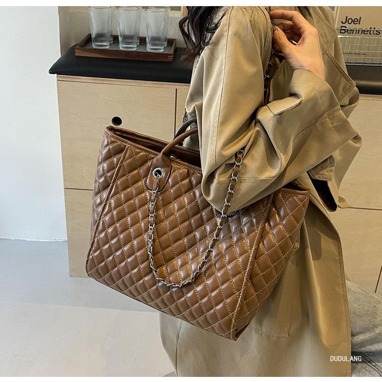 Women's rhombus large capacity women's bag 2024 new chain bag versatile hand held shoulder commuter style tote bag_voghion.com