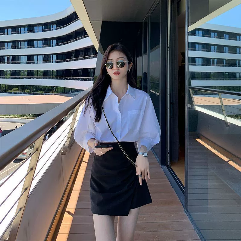 Белая женская рубашка свободного кроя, летний корейский стиль 2025, новая простая профессиональная блузка, универсальная рубашка с рукавом три четверти.