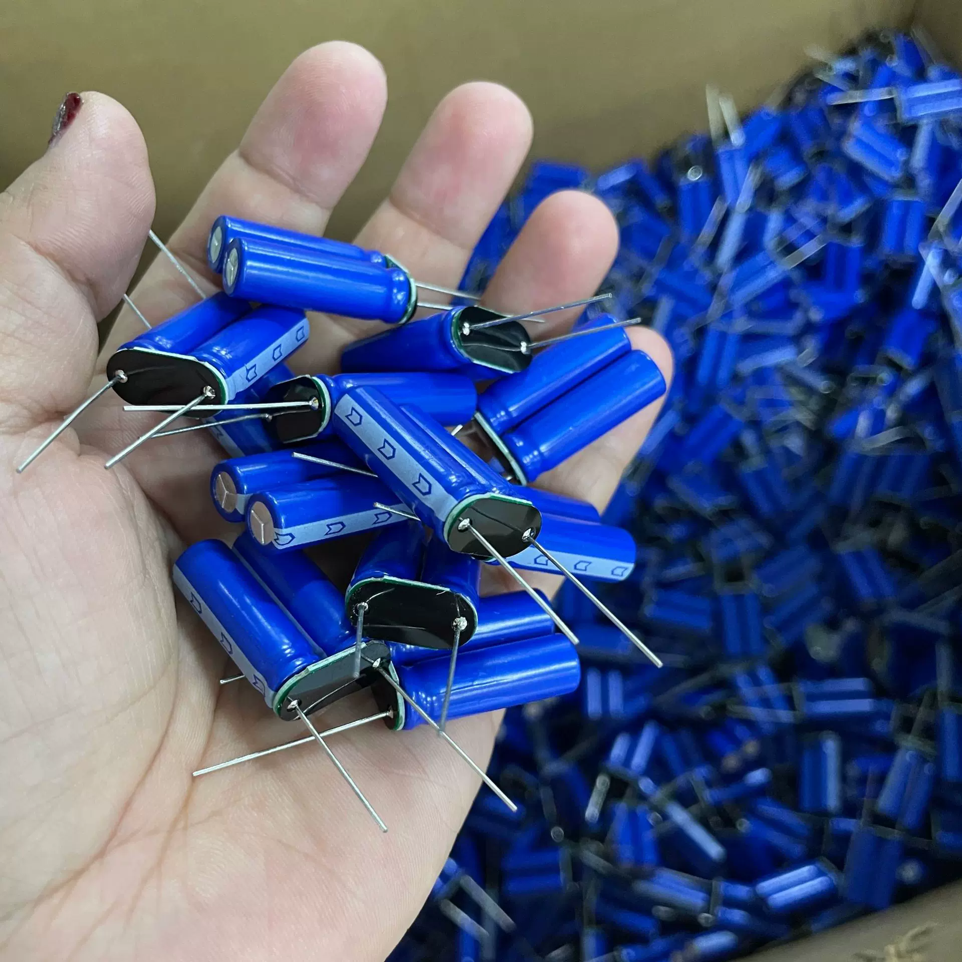 定制超级电容2.7V3V5.5V7.5V全系列法拉车载手机支架高容量电容器