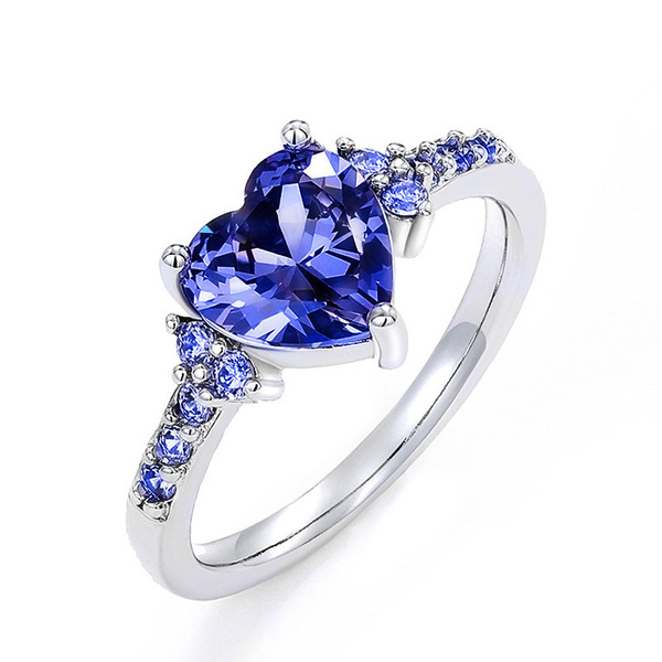Fashionable elegant wedding ring heart shaped for bride