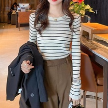 圆领撞色条纹针织打底衫女秋冬新款修身内搭设计感小个子套头毛衣