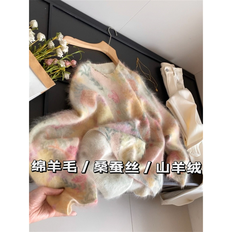 Sheep Wool, Mulberry Silk, and Cashmere Blend Loose-Fitting Sweet Oil Painting Style Printed Fleece Sweater for Women Sheep Wool, Mulberry Silk, and Cashmere Blend Loose-Fitting Sweet Oil Painting Style Printed Fleece Sweater for Women