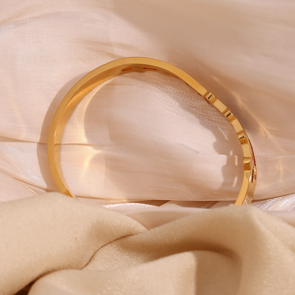 Zircon Inlaid Heart Stainless Steel Bracelet