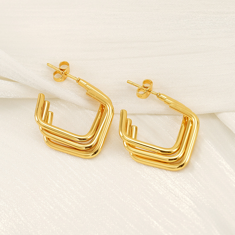 Pendientes geométricos de acero de titanio dorado simple de moda transfronteriza chapados en oro de 18 quilates exquisitos pendientes al por mayor