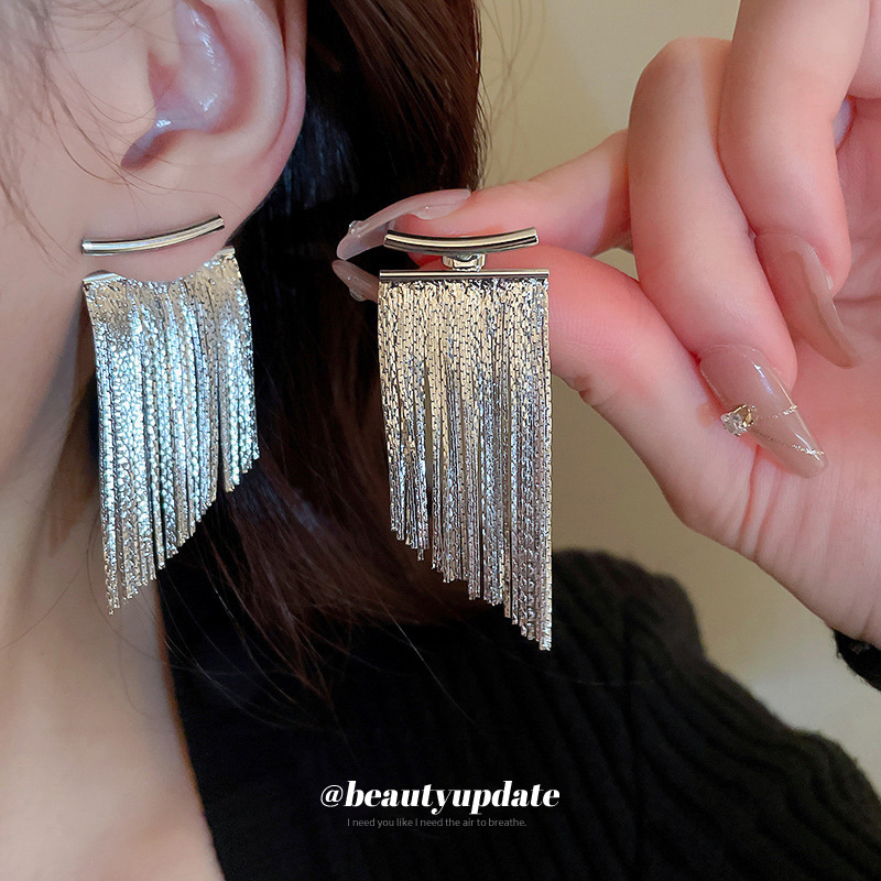 Pendientes de borla de cadena larga de arco de aguja de plata Pendientes de sentido de metal pesado de moda europea y americana pendientes personalizados al por mayor