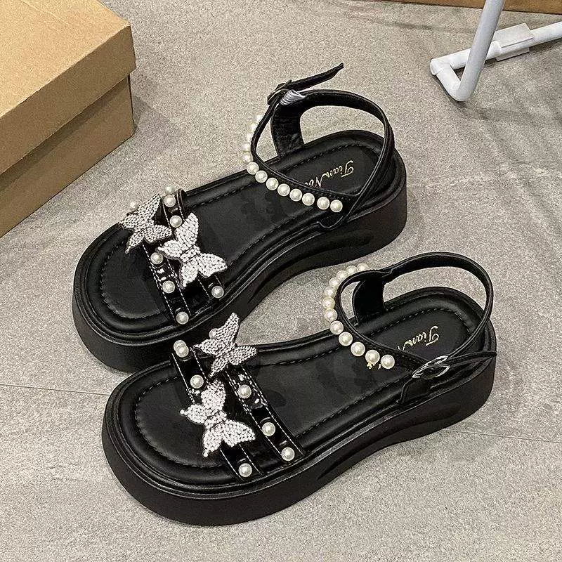 Летние 2025 новые интернет-хиты: римские сандалии для женщин на толстой подошве с бабочками, универсальные студенческие сандалии в корейском стиле, повседневная модная обувь для пляжа