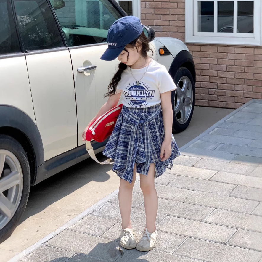 Girls Suit 2025 Summer New Style Korean Style Short-Sleeved T-Shirt for Kidsren Aged 2-7 Years Old, Plaid Skirt with Underpants