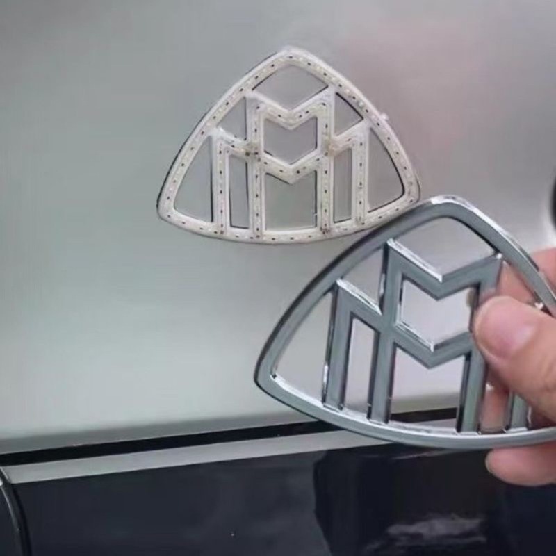 21-25 マイバッハ車のロゴ S480S580S680 マイバッハ発光サイドロゴランプシェルカバーに適しています。|undefined