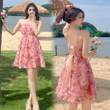 重工吊带连衣裙女2022夏季新款法式别致粉色立体玫瑰气质甜美裙子
