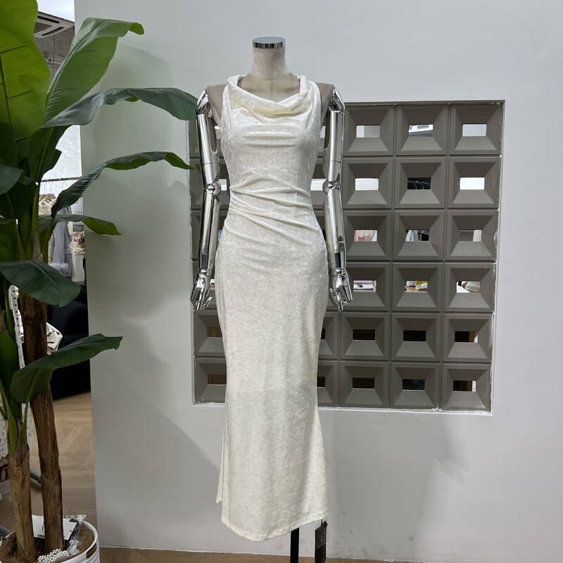 Amazon's New Product 2025 Fashionable and Elegant Retro Autum Swing Collar Velvet Pleated Long Dress to Host the Party