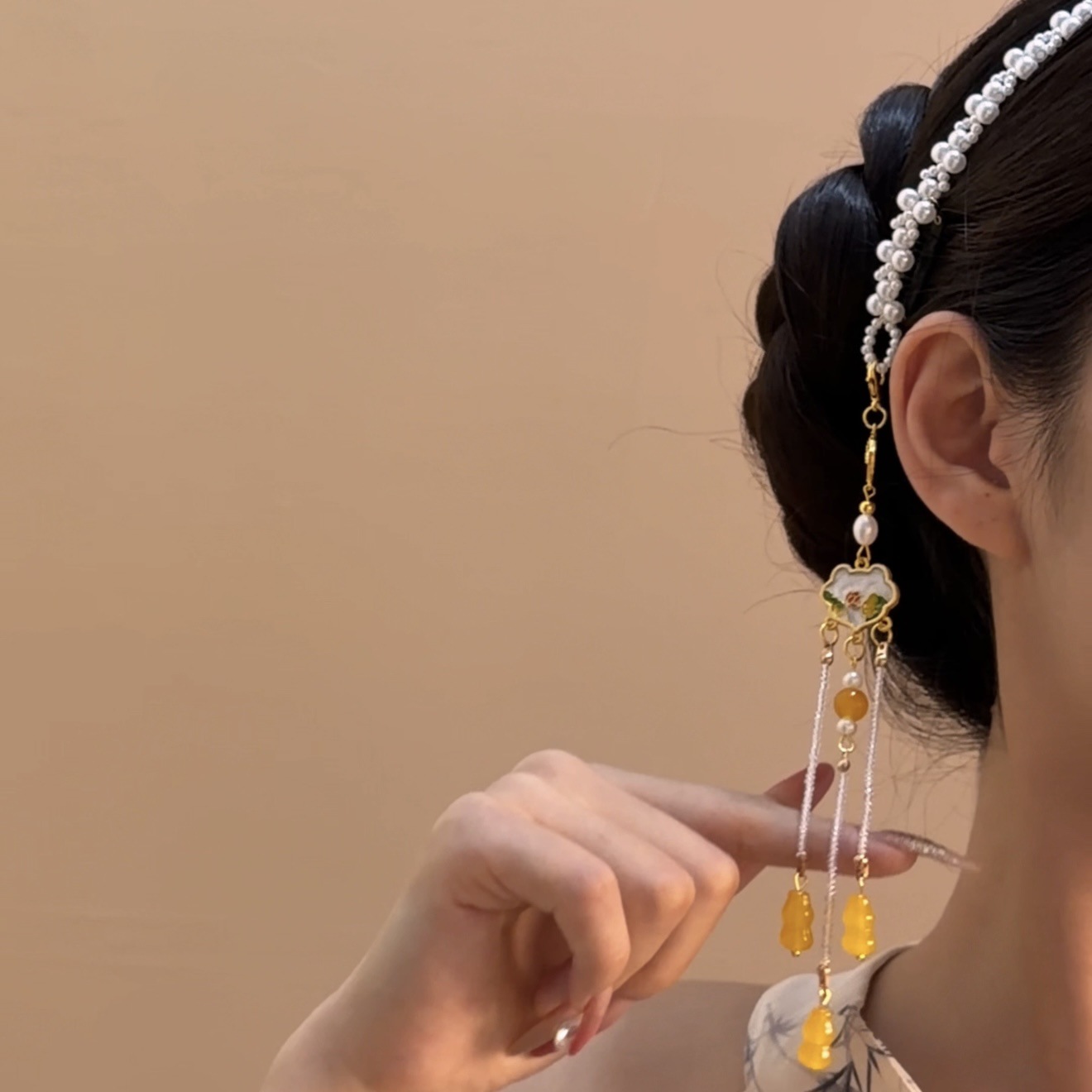 Gui Yue Liang Chen – Mid-Autumn Festival Limited Edition Gourd Tassel Hair Chain, a new Chinese-style Hanfu hair accessory for the back of the head