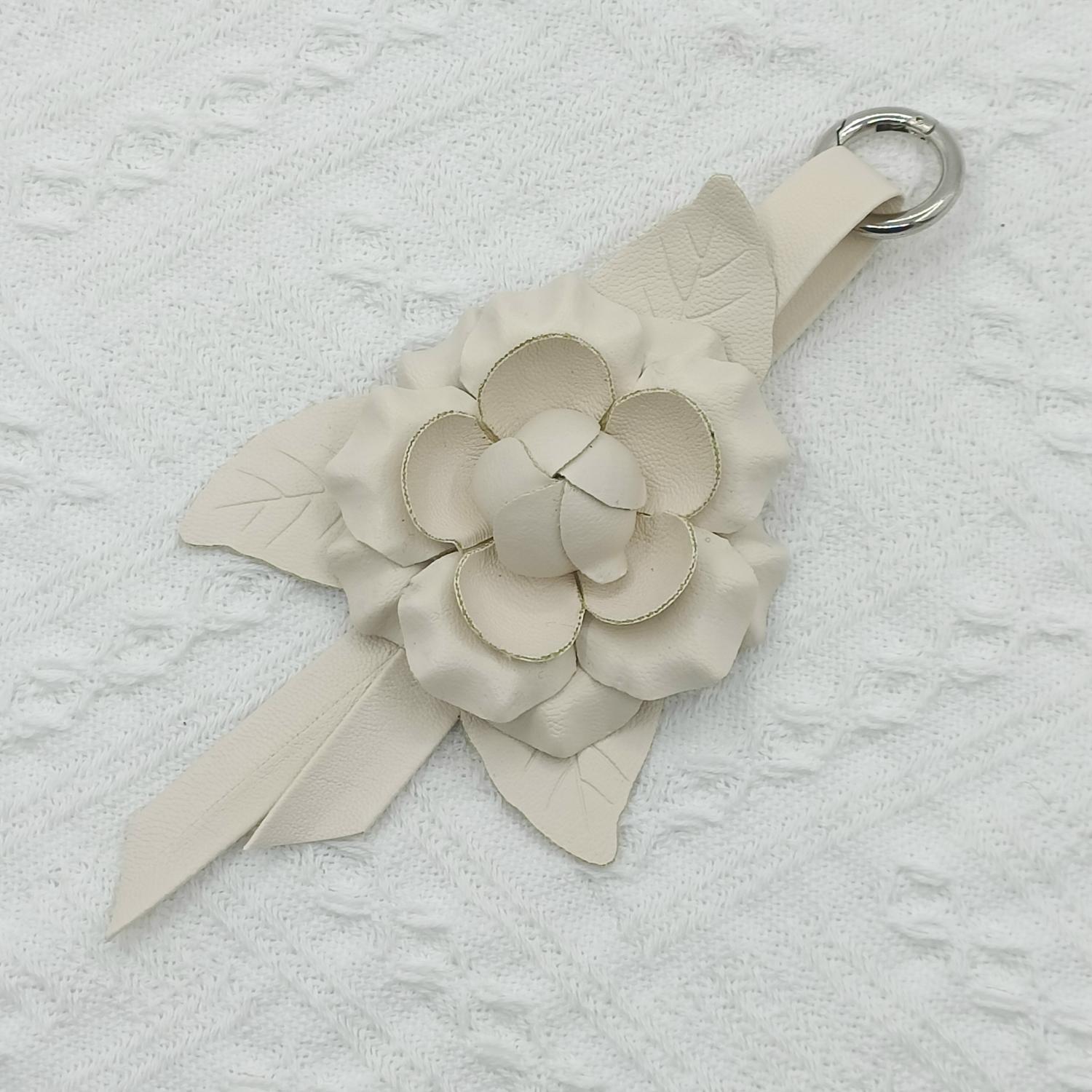 KC250303-8.5x17.5五瓣皮花钥匙扣-IMG20