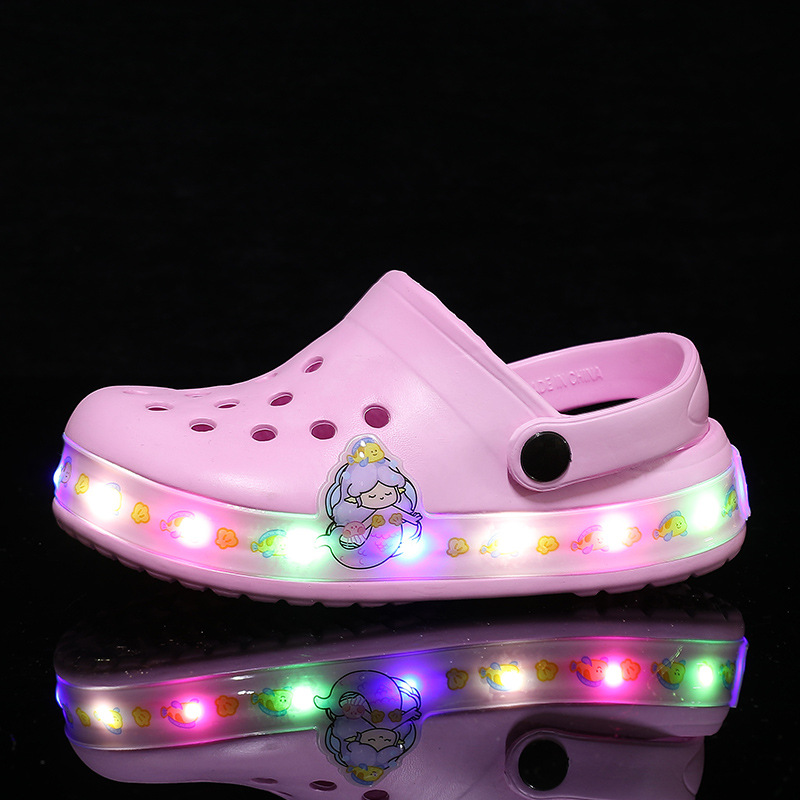 Zapatos de verano para niños con luces para niñas, zapatillas de vadeo, zapatos luminosos LED de dibujos animados transpirables y antideslizantes para niños de playa