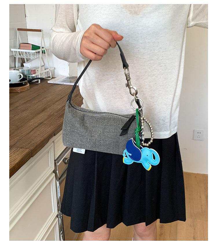 A simple, versatile, fashionable and trendy solid-color underarm bag for women, a new summer 2025 stylish and casual woven single-shoulder crossbody bag undefined