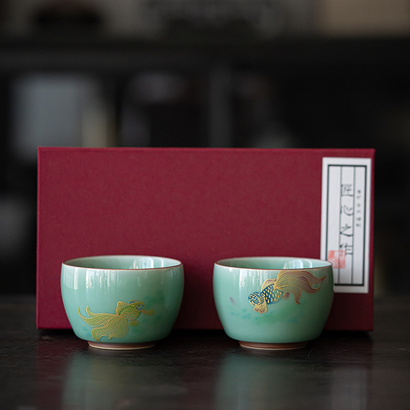 There are fish every year: a pair of Zen cups in a gift box
