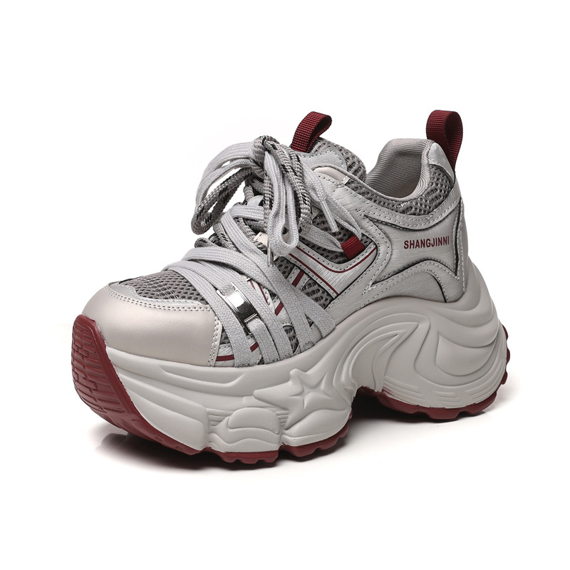 Giày sneaker nữ đế dày lưới nhẹ nâng chiều cao 9 cm — xám đỏ