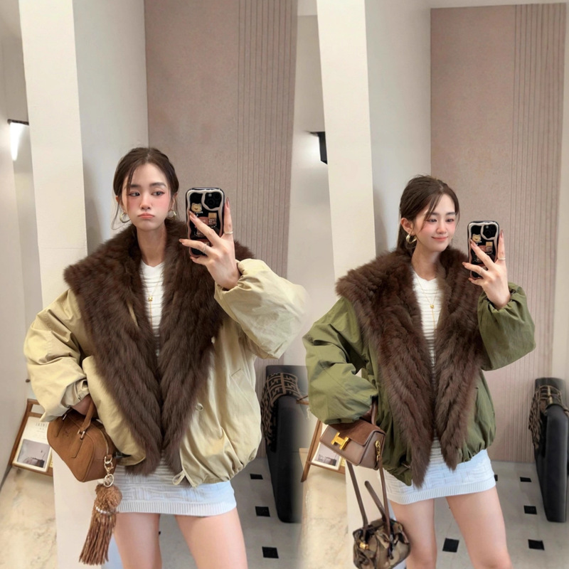Autumn and Winter New Style Fox Fur Outwear for Women, Oversized Navy Collar, down Lining, Short Parka Outwear for Women