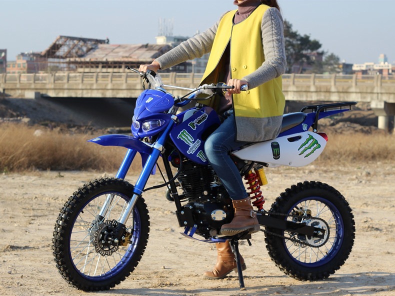 Off-Road Motorcycle with Two-Wheel Rear Rack, Zongshen 150Cc Two-Seater Mid-High Race Motorcycle with Anti-Slip Tires