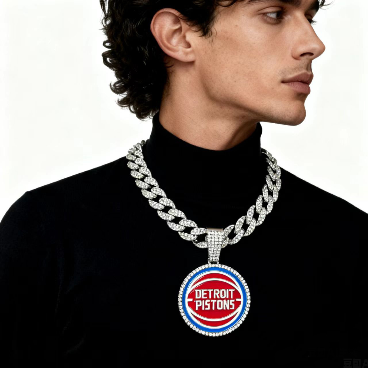 Europa y los Estados Unidos transfronterizos nuevos hombres Hip Hop personalidad goteo de baloncesto Detroit Pistons logotipo colgante cadena