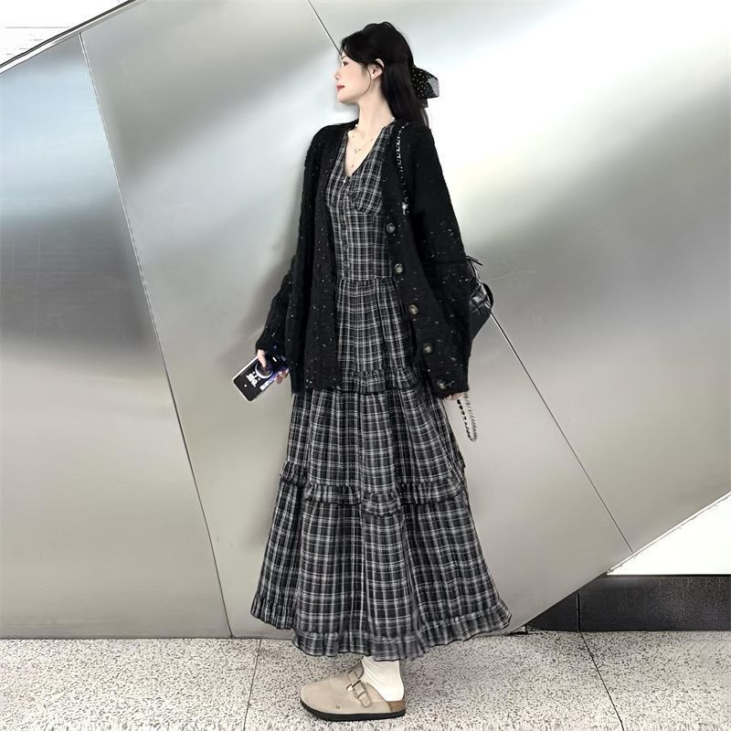 秋季套装一整套穿搭高腰显瘦格纹背心连衣裙女+黑色针织开衫毛衣|undefined