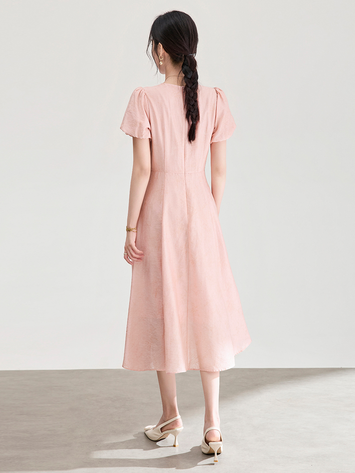 Đầm chữ A cổ V dáng suông midi họa tiết jacquard tối màu — xanh lam
