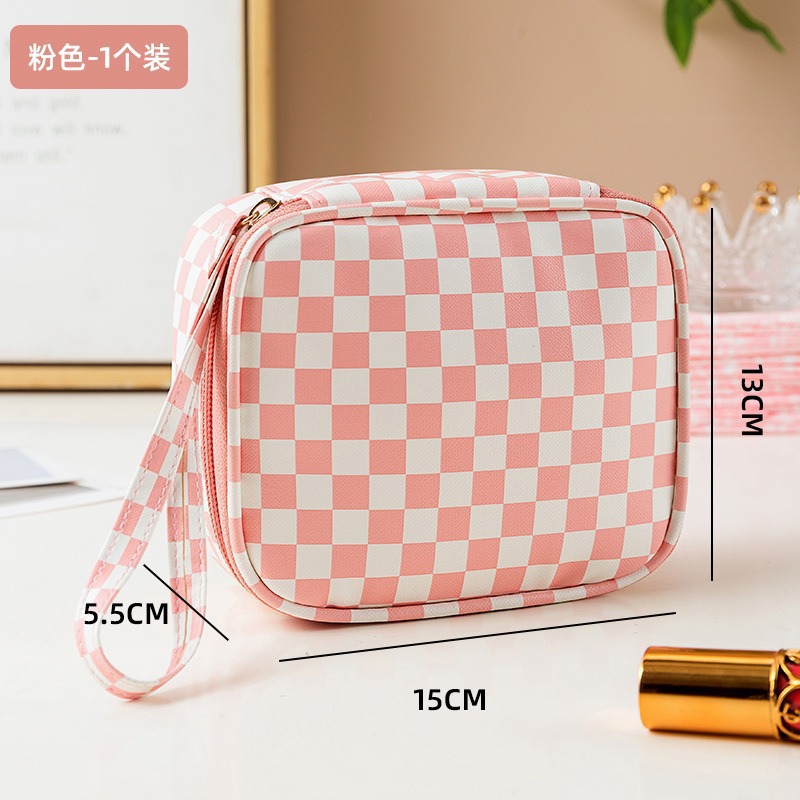 핑크 및 흰색 체스 판