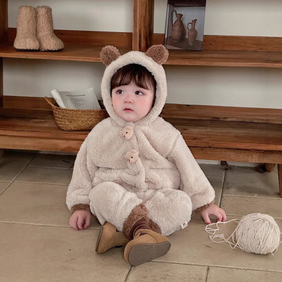 2024 nueva cabeza de oso de dibujos animados de estilo occidental de bebé de invierno engrosada, cálida y cómoda, ropa de escalada de algodón de una pieza suave