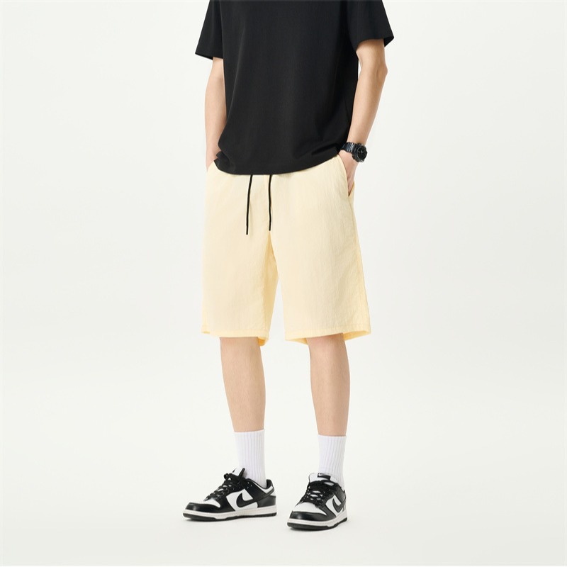 Camisas y menos ropa pantalones cortos casuales de verano seda de hielo para hombres, transpirable y de secado rápido, pantalones de cinco puntos sueltos para correr en deportes callejeros fritos