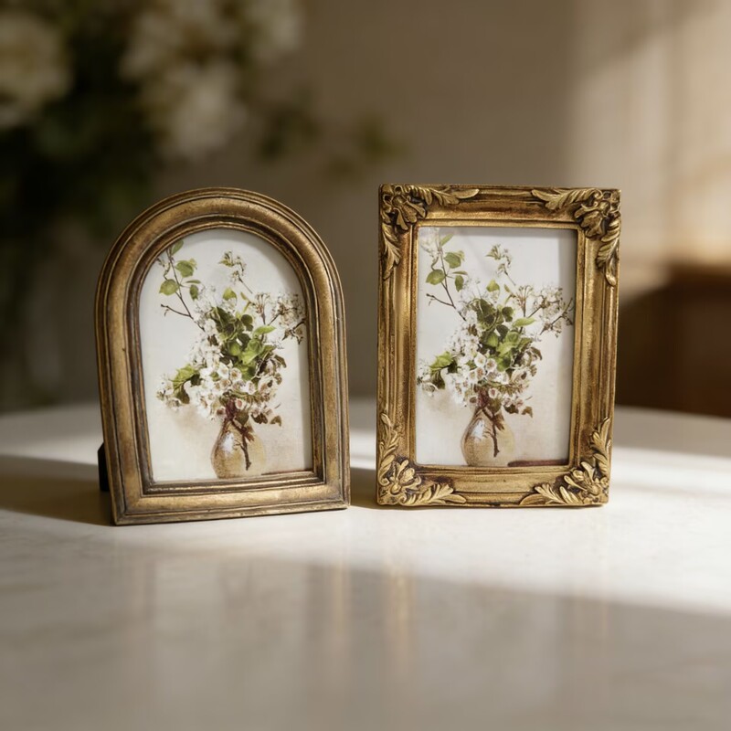 French-Style Vintage Gold Carved Picture Frame Display Stand, European-Style Living Room and Bedroom Decoration, Wall-Mounted Arched Floating Picture Frame Ornament