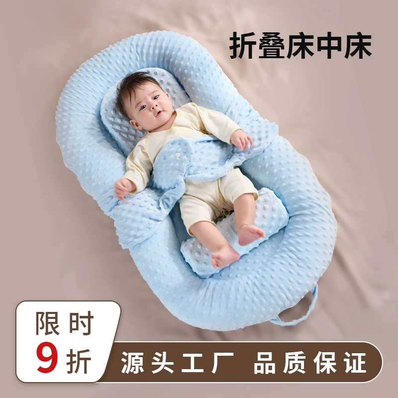 Младенцы в средней кровати новорожденные анти-давление