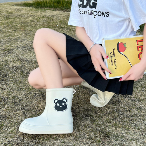 Fashionable rain boots for women, mid-calf size, adult outdoor wear, warm and cute little bear water shoes, waterproof and slip-resistant water boots, rubber shoes