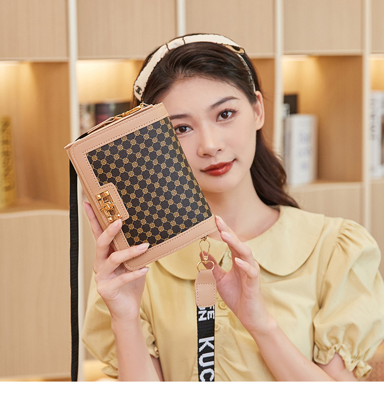 Lock clasp Closure Type Single Shoulder Strap Strap Type Crossbody Bag Bags Type Women's Medium Pu Leather Letter Argyle Vintage Style Classic Style Square Lock Clasp Crossbody Bag