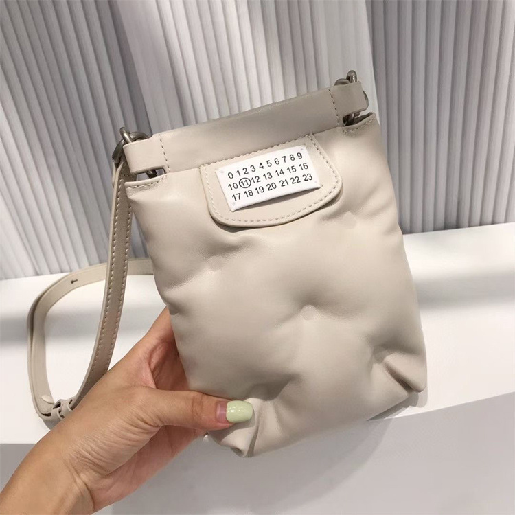 M6 Margiela 2023 Autumn and Winter New Cowhide Elegant Fashion Women's Bag Shoulder Crossbody Cloud Mobile Phone Bag Trendy