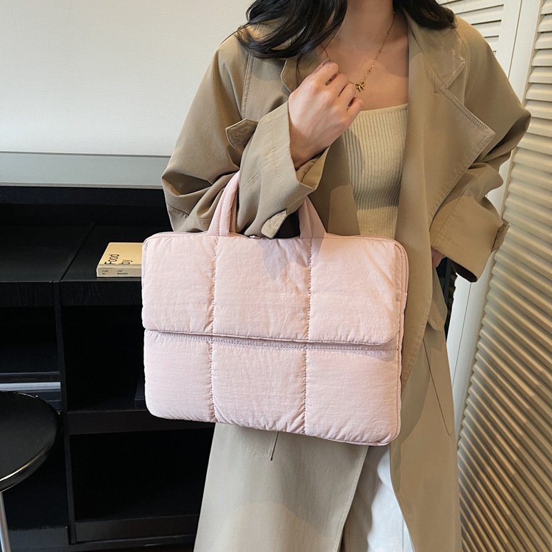 Cross-Border Korean Style Women's Bag 2025 New Versatile Quilted Puff Shoulder Bag Autumn and Winter down Jacket Bag Large Capacity