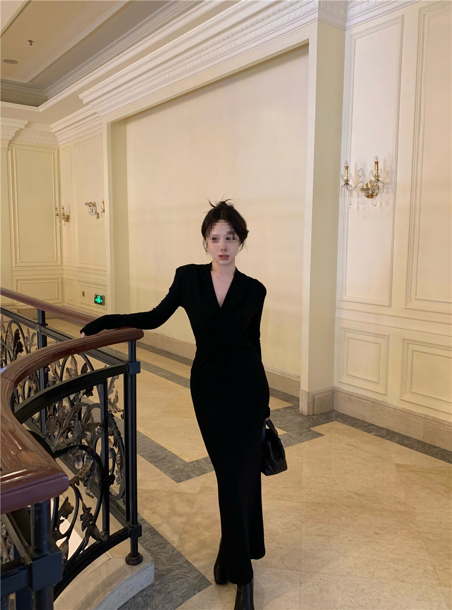 黑色扭结气质女神长袖开叉新款裙子收腰打底连衣裙修身显身材长裙