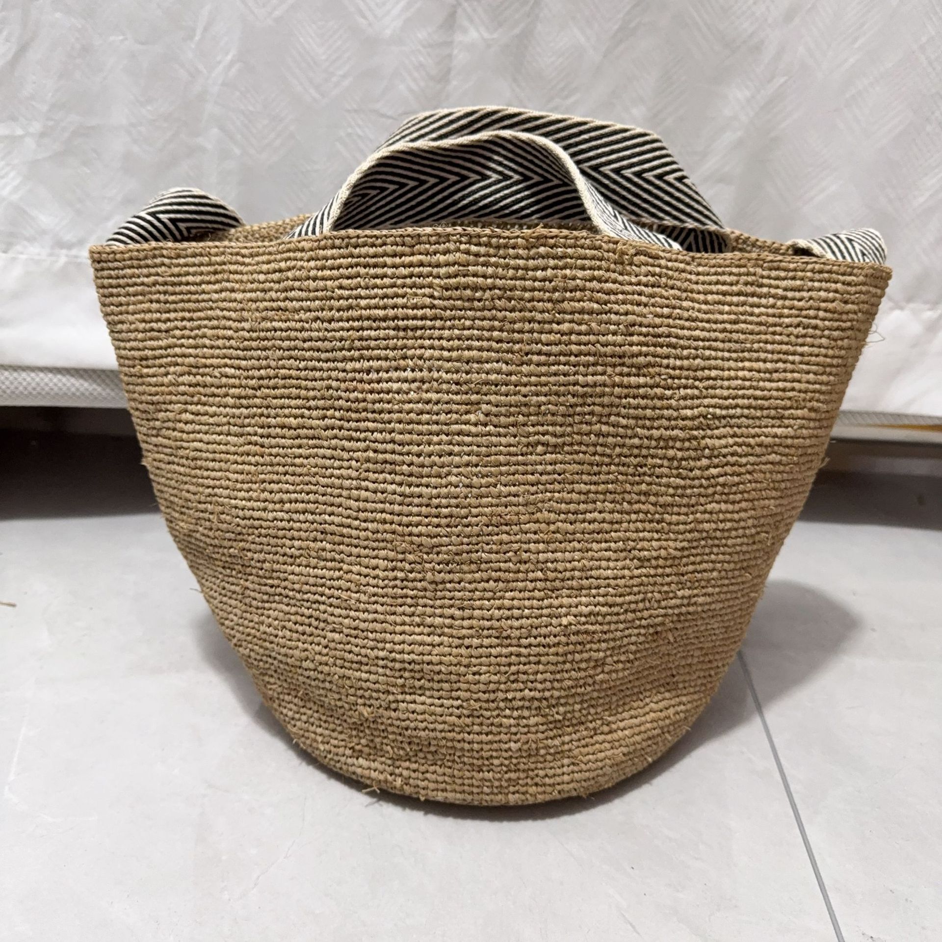 Women's Summer Raffia Woven Bag Large Capacity Crossbody Bag Beach Vacation Bucket Tote Handbag Solid Color - Thumbnail 8