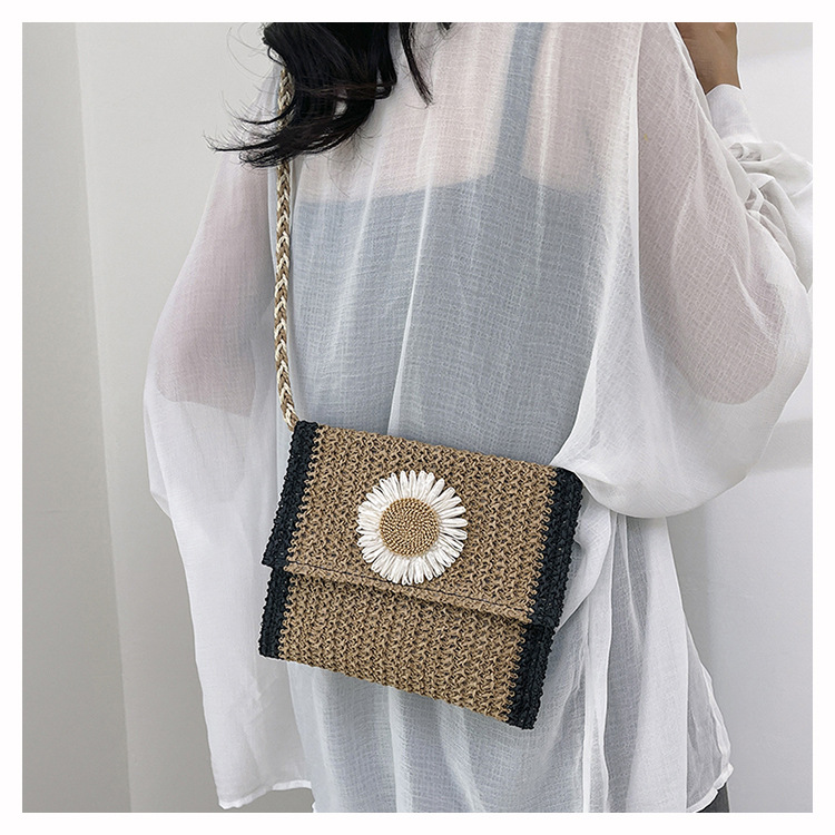 Women's Medium Braid Solid Color Vacation Square Flip Cover Crossbody Bag display picture 9
