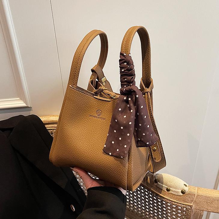 Transfronterizo superfuego retro versátil bolso de cubo para mujeres 2025 nuevo tipo de bolso de hombro de mano ocio simple canasta de verduras inclinadas