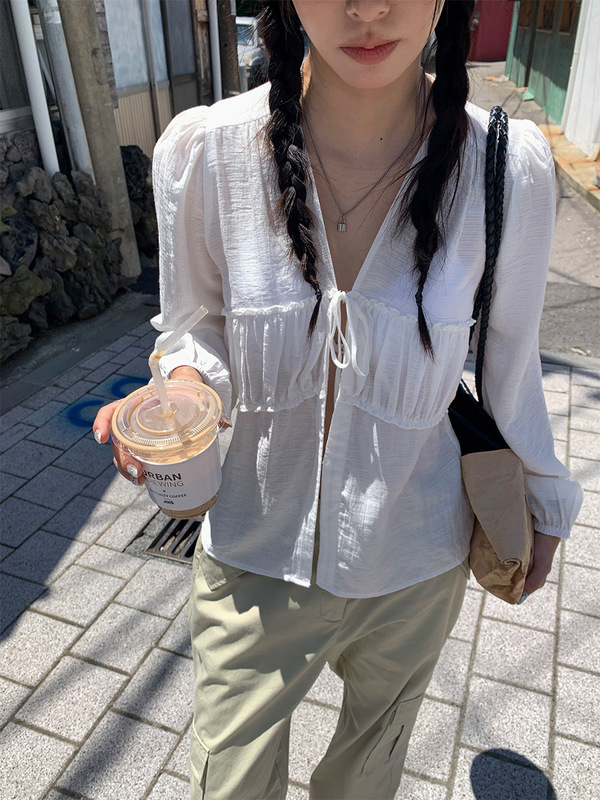 广州黄峥韩版秋季小衫女设计感系带v领泡泡袖褶皱衬衫上衣530775|undefined