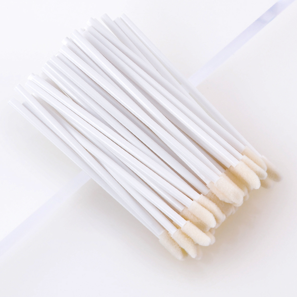 Desechable cepillo de labios palillo de labios cepillo de labios cabeza de brillo de labios cepillo portátil mini herramientas de belleza 50 piezas de fábrica