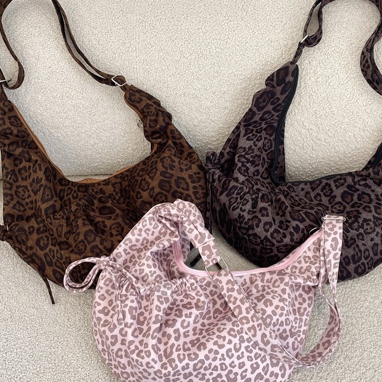 510312 Korean-Style Pleated Suede Shoulder Bag, Large-Capacity Handbag, Leopard Print Texture, Stylish Underarm Bag 510312 Korean-Style Pleated Suede Shoulder Bag, Large-Capacity Handbag, Leopard Print Texture, Stylish Underarm Bag