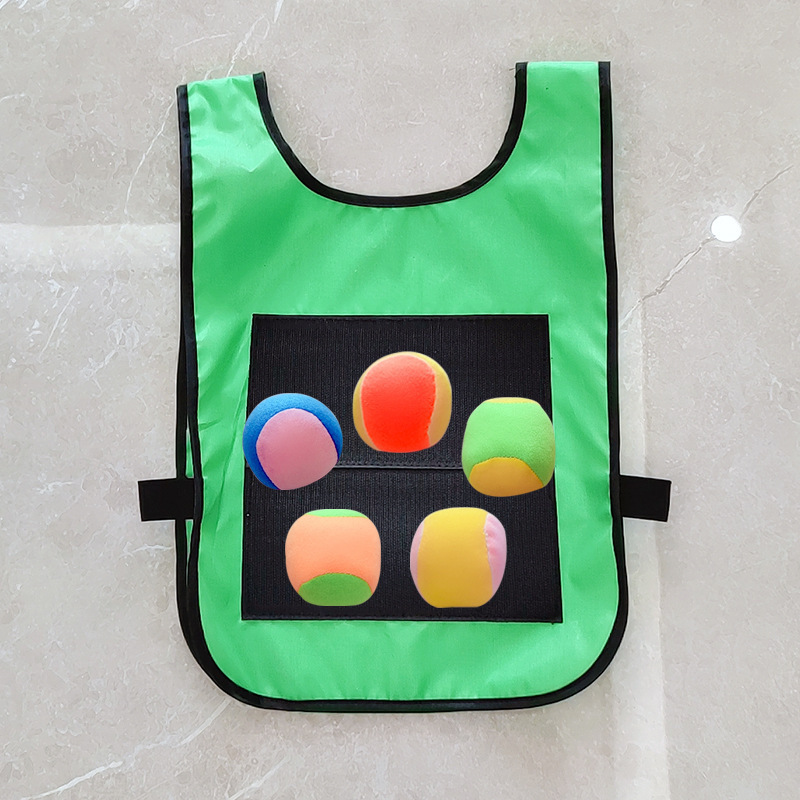 子供のくっつくボールの服はゲームの道具を避けます。|undefined