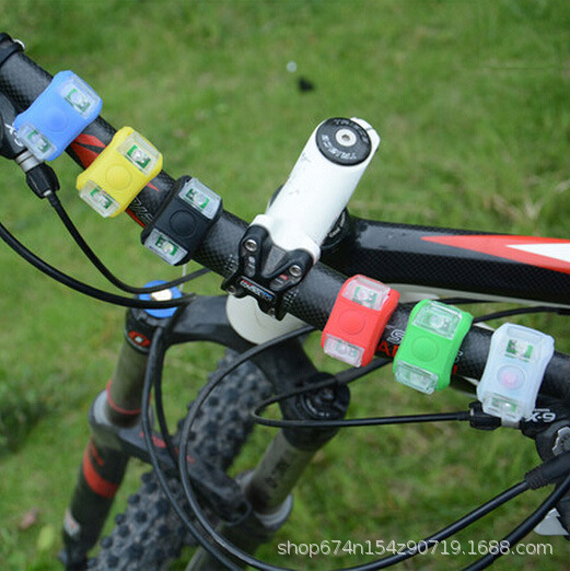 Luz de la bicicleta Seis generación de luz de la rana bicicleta de montaña luz decorativa luz de advertencia de seguridad muerto volando luz trasera accesorios para bicicletas equipo