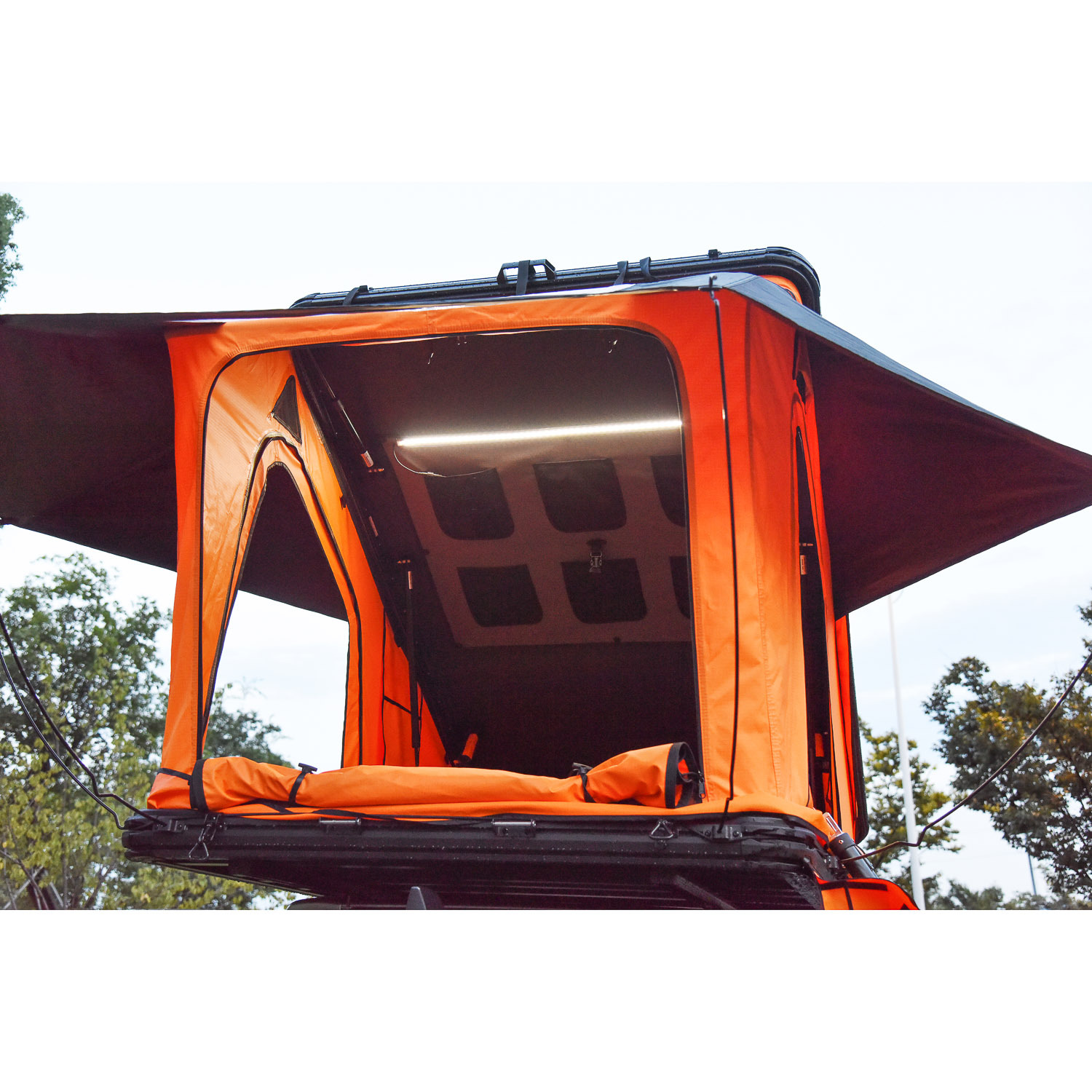 Summer family adventure car roof tent, aluminum alloy hard-top mountain camping pop-up car tent for Wrangler off-road